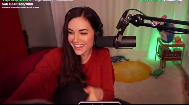 のインスタグラム：「Sasha Grey, here to give you what you kneed 😘🤣 🐈」
