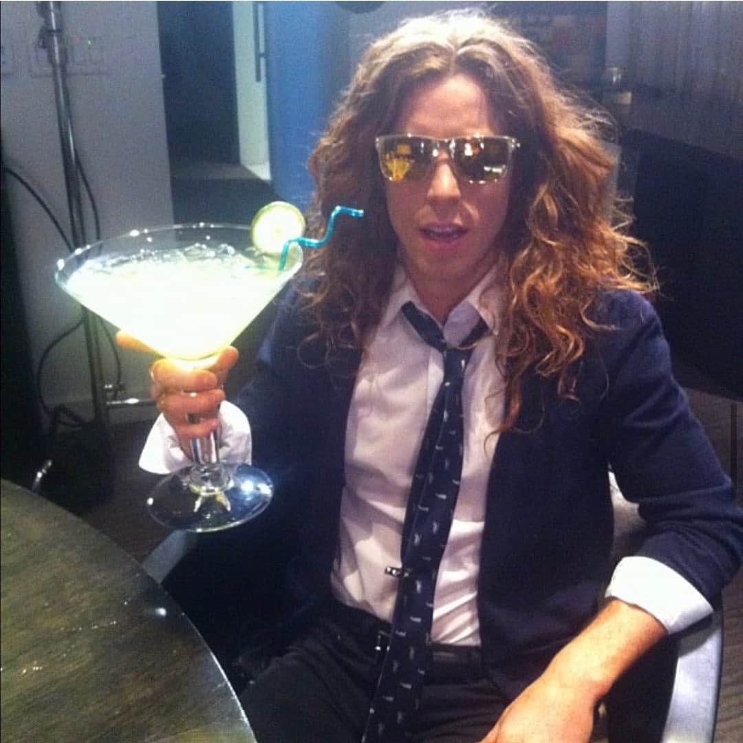 ショーン・ホワイトのインスタグラム：「Life was just so simple back then... 🍸🌴 #tbt」