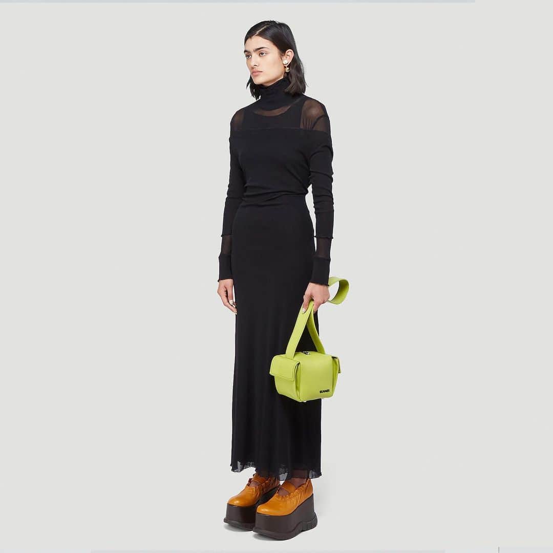 エルエヌシーシーのインスタグラム：「Make everyday Sunnei. Founded by Loris Messina and Simone Rizzo, the Milan-based label always looks to the brighter, more playful side of life. Explore the latest @sunnei products, including the Triple Dress and Cubetto shoulder bag, online now.」