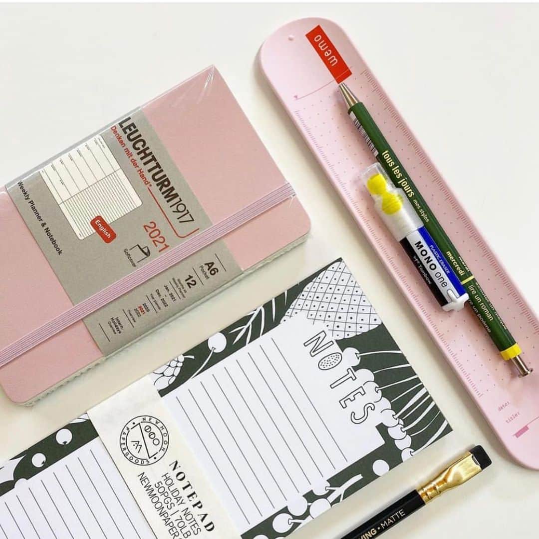 OLIVIAさんのインスタグラム写真 - (OLIVIAInstagram)「Let’s support independent businesses this season!! They could really use our help. I just purchased a bunch of Christmas gifts and stocking stuffers from my friends beautiful stationary shop called Paper Please out of LA. @paperpleaseshop @friediamn They have an online shop-  https://paperpleaseshop.com Check out these cute items!! They have gifts for men too.  #supportsmallbusiness #supportsmallbusinesses #stationary #stationaryaddict #cutestationary」11月20日 4時35分 - olivialufkin
