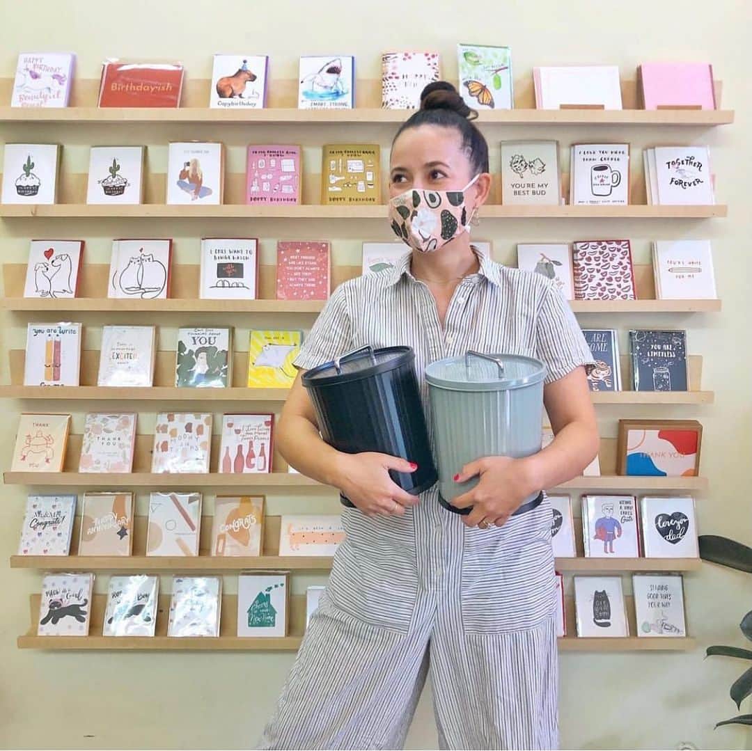 OLIVIAのインスタグラム：「Let’s support independent businesses this season!! They could really use our help. I just purchased a bunch of Christmas gifts and stocking stuffers from my friends beautiful stationary shop called Paper Please out of LA. @paperpleaseshop @friediamn They have an online shop-  https://paperpleaseshop.com Check out these cute items!! They have gifts for men too.  #supportsmallbusiness #supportsmallbusinesses #stationary #stationaryaddict #cutestationary」