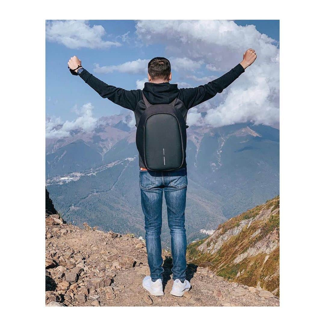 XD Designさんのインスタグラム写真 - (XD DesignInstagram)「Yeahh! Nikolay @ask_kolyana made it to the top ⛰ 🎒   ⠀⠀⠀⠀⠀⠀⠀⠀⠀ ⠀⠀⠀⠀⠀⠀⠀⠀⠀ ⠀⠀⠀⠀⠀⠀⠀⠀⠀ ⠀⠀⠀⠀⠀⠀⠀⠀⠀ ⠀⠀⠀⠀⠀⠀⠀⠀⠀ ⠀⠀⠀⠀⠀⠀⠀⠀⠀ ⠀⠀⠀⠀⠀⠀⠀⠀⠀ ⠀⠀⠀⠀⠀⠀⠀⠀⠀ ⠀⠀⠀⠀⠀⠀⠀⠀⠀ ⠀⠀⠀⠀⠀⠀⠀⠀⠀   #MadeforModernNomads • • • #xddesign #xddesignbackstory #xddesignbobby #bobbybackpack #bobbypro #usbbag #antitheftbag #antitheftbackpack #travellifestyle #photooftheday #modernnomad #gotyourback #keepexploring #camerabag #stayconnected #travelbuddy #travelgear #digitalnomad #global_people #travelsafe #commuter #digitalnomadlife #smartbag #smarttravel #thetraveltag #mountainview #hiking #mountaintop #outdoorlife」11月20日 4時41分 - xddesign