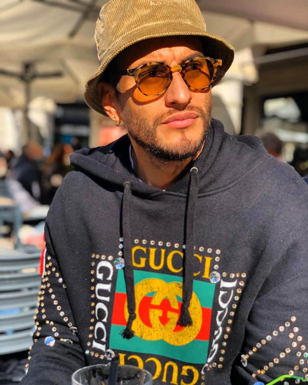 ロベルト・ペレイラのインスタグラム：「Mira hacia adelante y disfruta.. 🧿 #buenasnoches🌙  #a📸ore」