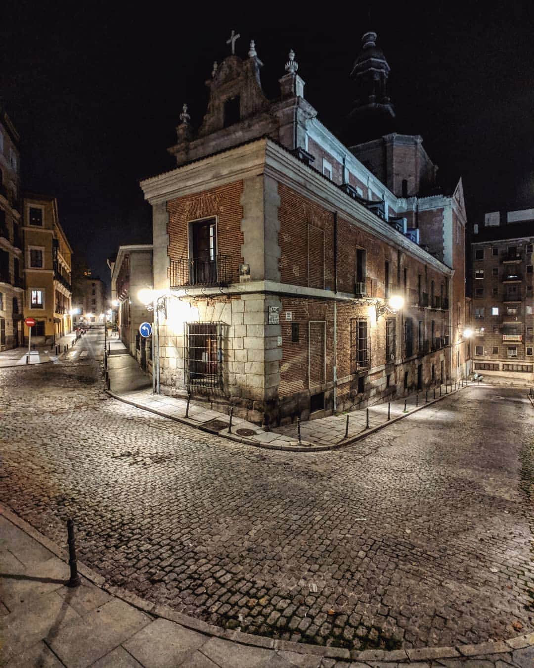 Guido Gutiérrez Ruizのインスタグラム：「Walks through history • Paseos por la historia」