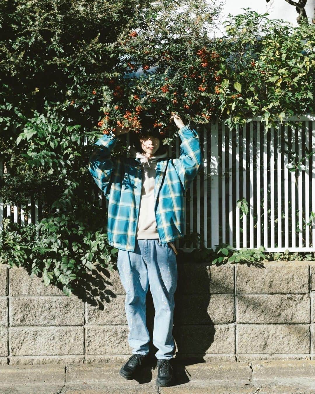 キクチユウジのインスタグラム：「photo:SHIORI BANJO . . . .  #キクチユウジ #メンズヘア #メンズファッション#メンズコーデ #ニコアンド #nikoand #ciaopanic #ciaopanictypy #プチプラコーデ #プチプラコスメ #塩顔 #マッシュ男子 #メンズマッシュ #塩顔男子 #ユニセックスコーデ #パーマ男子 #秋服コーデ #彼氏感 #銀杏boyz #川島小鳥 #マッシュショート #マッシュウルフ #マッシュボブ #マッシュ #黒髪ボブ #ボブ #アッシュグレー#beams #henderscheme #hokaoneone」