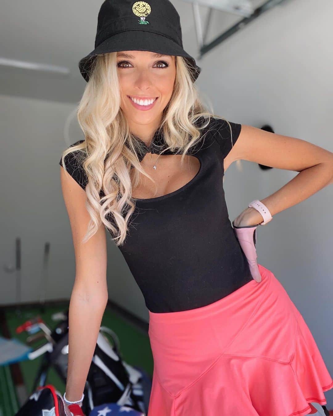 Elise Lobbのインスタグラム：「@fashionnova ⛳️💖 so bucket hats ??? 👍🏼 or 👎🏼 fashionnovapartner #golf」