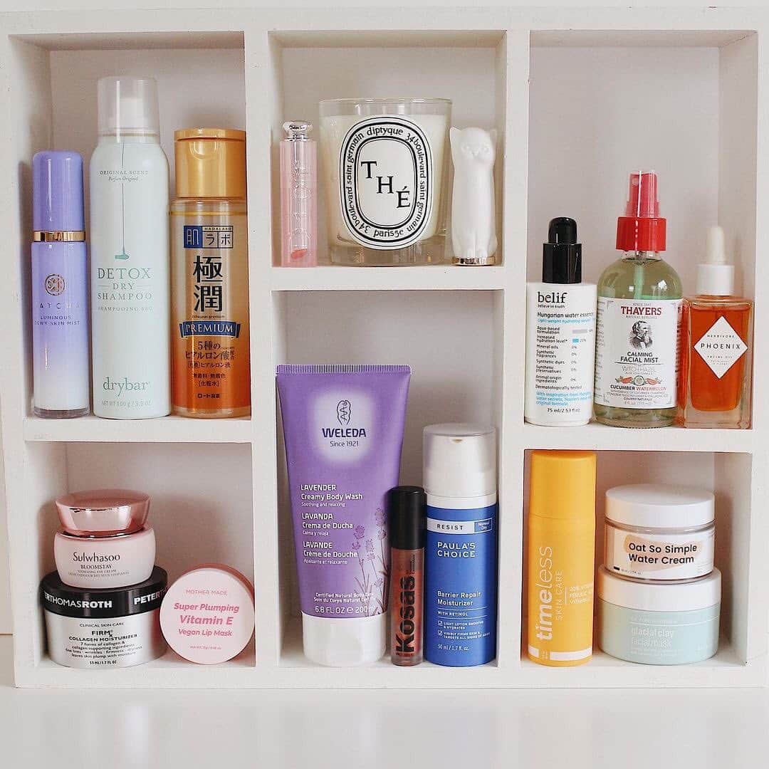 Weledaさんのインスタグラム写真 - (WeledaInstagram)「Which Weleda products are sitting on your #shelfie? Let us know in the comments below! 🌸 (pc: @pdxbeautiful)」11月20日 5時18分 - weleda_usa