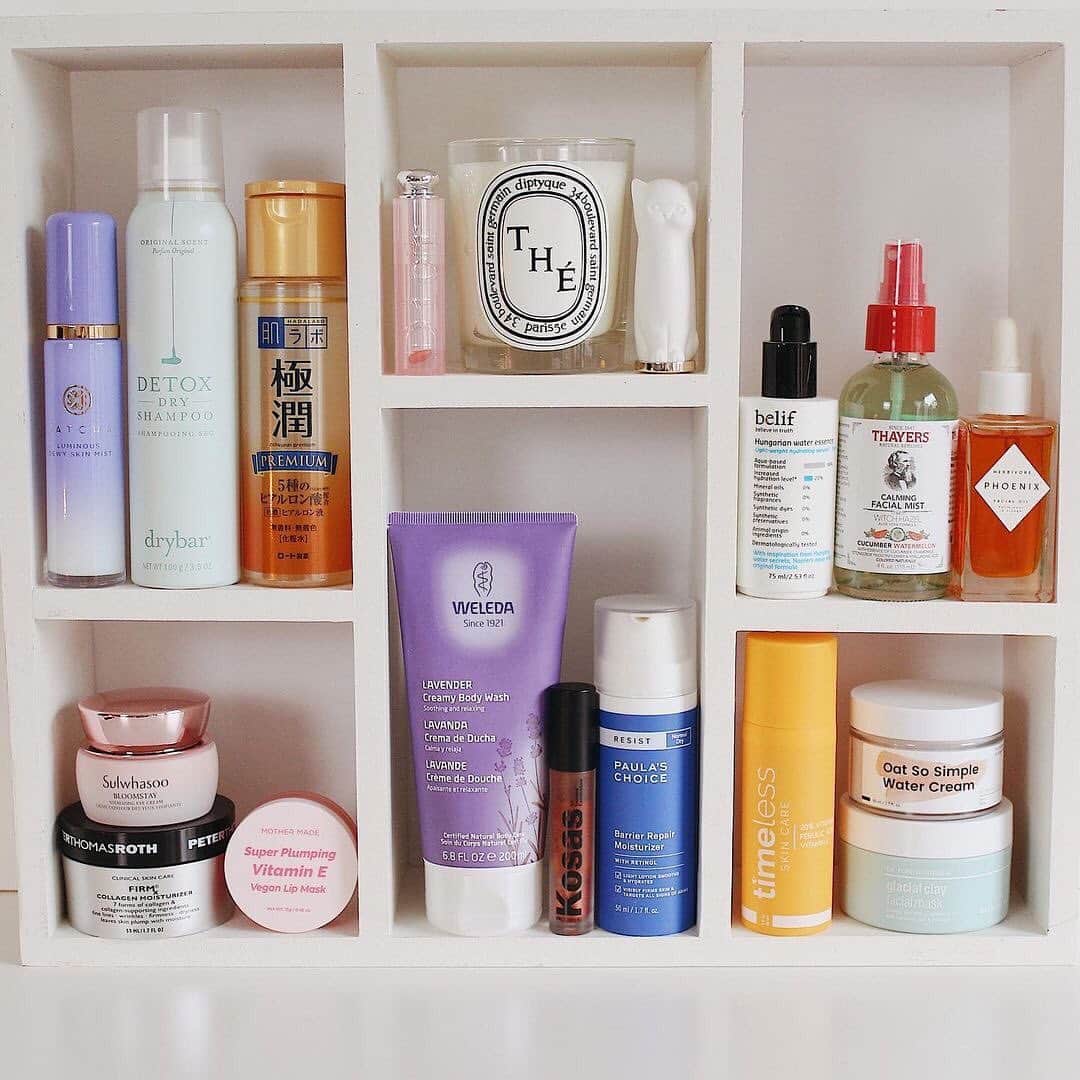Weledaのインスタグラム：「Which Weleda products are sitting on your #shelfie? Let us know in the comments below! 🌸 (pc: @pdxbeautiful)」