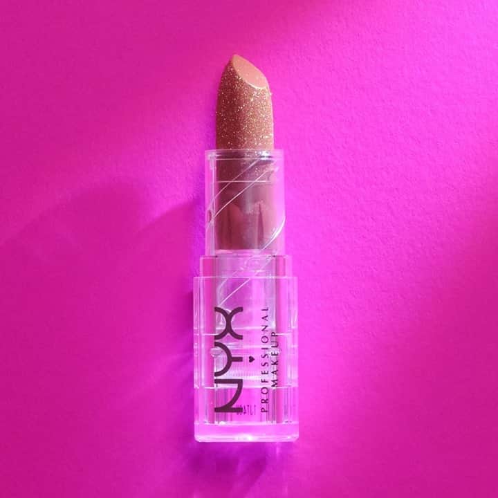 NYX Cosmeticsさんのインスタグラム写真 - (NYX CosmeticsInstagram)「Fierce & frosted ❄️ Our limited edition Diamonds & Ice, Please Lipstick are dressed in glitter for the holiday szn 💎 This high pigment color has strong color payoff, in a gorgeous satin finish 💄 Ft. here is the shade 'Royal Clapback' 💋 • #icedathome #nyxcosmetics #nyxprofessionalmakeup #crueltyfreebeauty」11月20日 5時29分 - nyxcosmetics