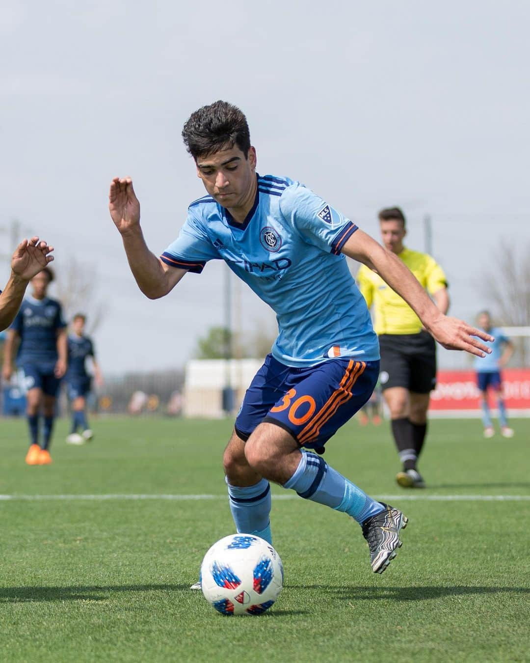 ニューヨーク・シティFCさんのインスタグラム写真 - (ニューヨーク・シティFCInstagram)「From @nycfcyouth to the #NYCFC First Team 👏🏡🗽」11月20日 5時35分 - nycfc