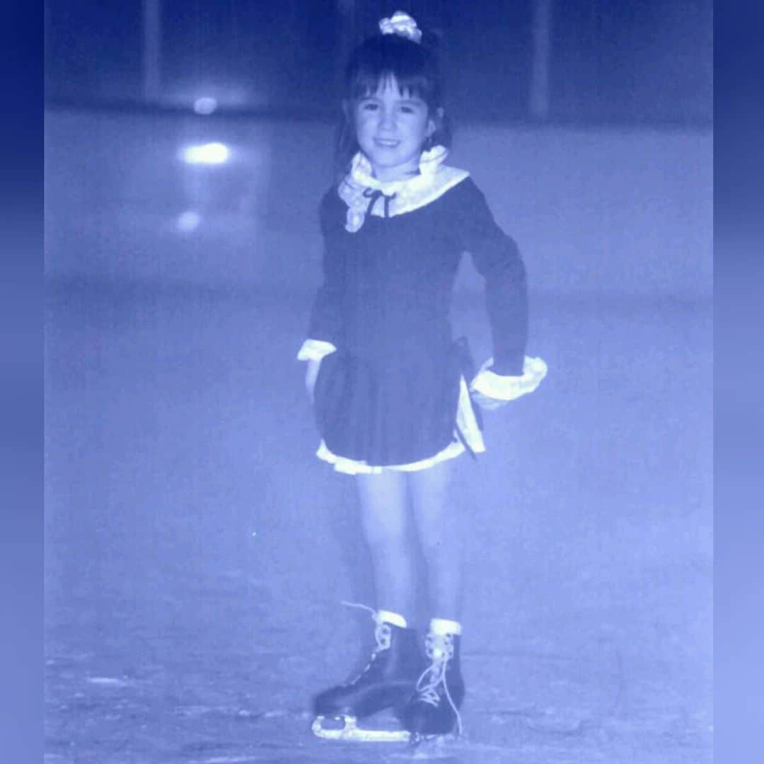 シャルレーヌ・ギニャールさんのインスタグラム写真 - (シャルレーヌ・ギニャールInstagram)「A little me ... 🦋🦋🦋 #memories #littleme #passion #dream #smile #figureskating #isufigureskating #fisg4passion #fiammeazzurre」11月20日 5時53分 - charleneguignard