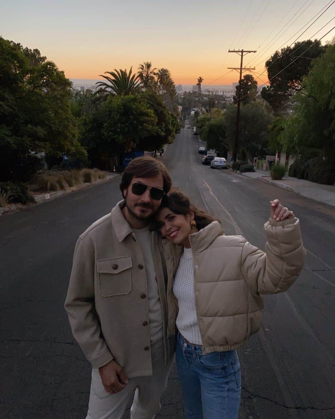 Collage Vintageのインスタグラム：「Catching sunsets around the neighborhood with my partner in crime @diegoanciano 🥰」