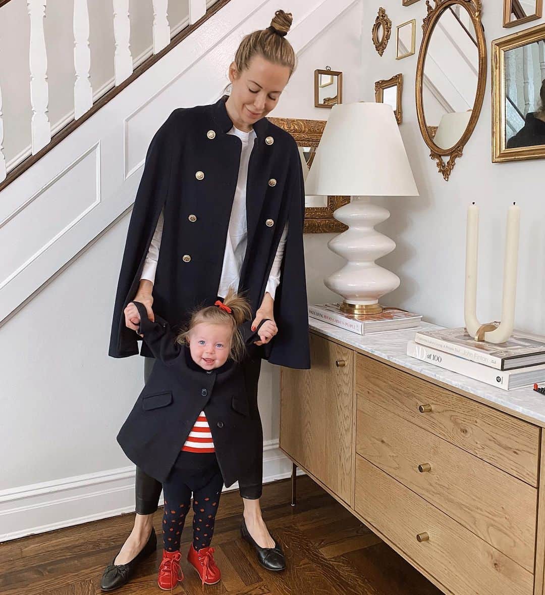 Helena Glazer Hodneのインスタグラム：「Giveaway! My babies in the most beautiful @jacadi_officiel outfits. Sasha is about to take her first steps any day now, a major first moment for any family. I'm incredibly honored to partner with Jacadi to introduce the launch of 'The Jacadi Club.' In collaboration with @roomtogroworg, this initiative will help thousands of families in low-income communities across New York and Boston to obtain the needed resources for families.   Over the course of the last 4.5 years, I've shared many first moments with all of you. Today, to spread word around this special initiative, I invite you all to share your first moments and how they gave you room to grow with the hashtag #JacadiFirstMoments and by tagging @Jacadi_Officiel and @RoomToGrowOrg. Two winners will be selected based on creativity, aesthetic and theme of the contest on November 30th. This could be anything from the first steps to the first holiday. Truly anything! The winning posts will receive a complimentary membership to The Jacadi Club, as well as 3 pieces from Jacadi's new winter collection. Please let me know if you have any questions in the comment section. So excited to be a part of this and to see your families first moments! #JacadiFirstMoments  #Contest #ad」