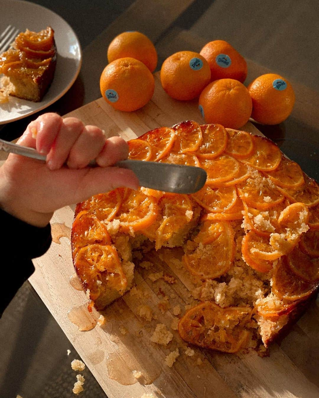 Bianca Cheah Chalmersさんのインスタグラム写真 - (Bianca Cheah ChalmersInstagram)「So you all said I should bake an Upside down Mandarin cake in my IG stories last week...so here it is, getting absolutely demolished by little Olly Wolly 🤣. Seems he has a sweet tooth for mandarins HAHA. Recipe is below if anyone wants to make this cake. If you want to replace the sugars, just use 1 mashed banana and 2 tbs honey and add ½ cup more of flour to give you that texture. And, just make sure you buy the juicy, seedless mandarins. Mine are from @vons and the brand is: @PeelzMandarins — super easy to peel BTW!   Recipe:  Difficulty: Medium  Serves: 8 Time: 40 min  Ingredients  10 mandarins 1/2 cup granulated sugar 1 cup water 1/2 cup butter, room temperature 1/3 cup white sugar 1/3 cup brown sugar 2 large eggs, room temperature 3 tablespoons freshly squeezed mandarin juice 1 tablespoon mandarin zest 1 tablespoon vanilla extract 1 1/2 cups flour 1 teaspoon baking powder 1/4 teaspoon baking soda 1/2 teaspoon salt 2/3 cup plain yogurt  Method -Preheat the oven to 350°F.  -Line a 9 inch cake pan with parchment paper making sure the bottom is covered and spray with non-stick spray. -With a sharp knife, slice the mandarins with the skin still on as thin as possible. -In a small pot combine & simmer sugar & water together until the sugar dissolves completely, about 45 seconds. Add sliced mandarin & gently simmer for 5 minutes.  -Carefully remove the simmered sliced mandarins & range them on the base of your prepared cake tin, each slice overlapping the other to create a beautiful rose or fan.  -In a large bowl, beat the butter & sugars together until light & fluffy. -Add in eggs, juice, zest, and vanilla extract. -In a separate bowl, combine the flour, baking powder, baking soda, & salt, whisking to combine. Slowly alternate folding in the flour mixture and the yogurt into the wet ingredients until everything is combined. Mixture will be thick. -Pour the batter over the prepared citrus slices, spreading it evenly to the edges. -Bake for 35 minutes, then allow to cool completely before inverting onto a serving tray  AD #mandarincake #upsidedownmandarincake #wethepeelz #motherhood #mumlife #toddlerbaking #mandarins #baking」11月20日 6時06分 - biancamaycheah