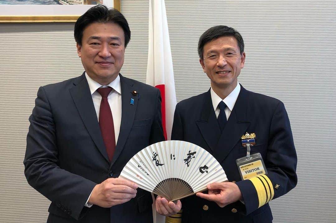 木原稔のインスタグラム：「海保第3管区遠山本部長（済々黌卒）が補佐官室を表敬訪問。」