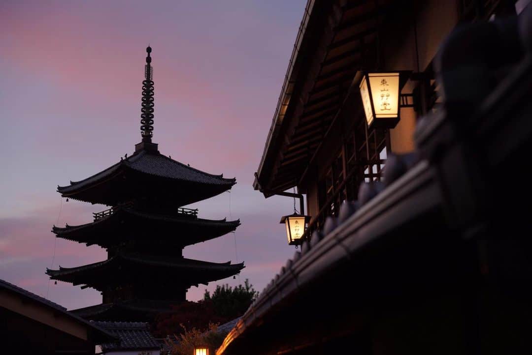いぶくろ聖志さんのインスタグラム写真 - (いぶくろ聖志Instagram)「灯り  #camera #japan #a7iii  #kyoto #京都」11月20日 6時18分 - b.smpl