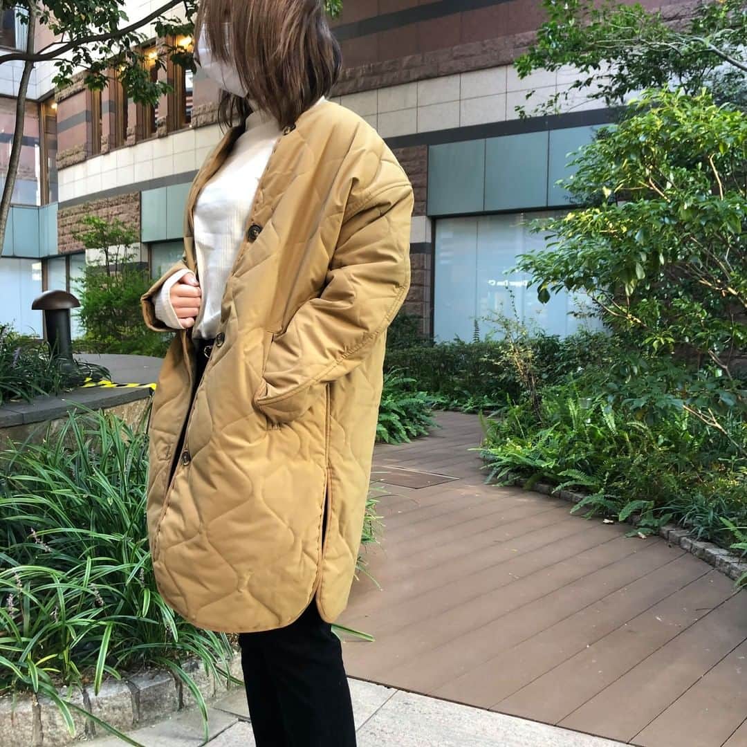 キャナルシティ博多のインスタグラム：「＼ #キャナルこの冬買いたいアウター9選 ／ この冬はいつもよりアクティブに屋外で過ごすシーンが多くなりそう。 軽い、美シルエット、ちゃんと、あたたかい。ちゃんと、機能的。ちゃんと、こだわってる。 そんな魅力的なアウターを厳選しました！  ＊AMERICANHOLIC(アメリカンホリック/ノースビル2F) 2wayキルトノーカラーBIGコート　￥8,789 首元のオシャレも楽しめるノーカラーのキルティングコート。縁取りにもこだわって作られており、メリハリ感をプラスしました。内側には取り外し可能なフワフワのボアライナーがついており、あたたかな着心地がたまらない一着。ライナーで温度調整して長く使おう。  次回は【AVIREX】をご紹介します！ ＊CANAL INFORMATION＊ 11/20(金）~11/23(月・祝)の期間はキャナルシティ博多館内ご利用でf-JOYポイント5倍！お買い物がお得なこの期間に冬のアウターをGETして♪  #キャナルシティ博多 #キャナルシティ #キャナル #canalcityhakata #canalcity #canal #福岡 #買い物 #博多 #天神 #アウター #冬アウター #冬服 #コート #キルティング #2wayコート #AMERICANHOLIC #アメリカンホリック #アメホリ #ファッション #レディスファッション #fashion #おしゃれ #オシャレ #冬コーデ #コーディネート #きょコ #今日のコーデ #イマ旬」