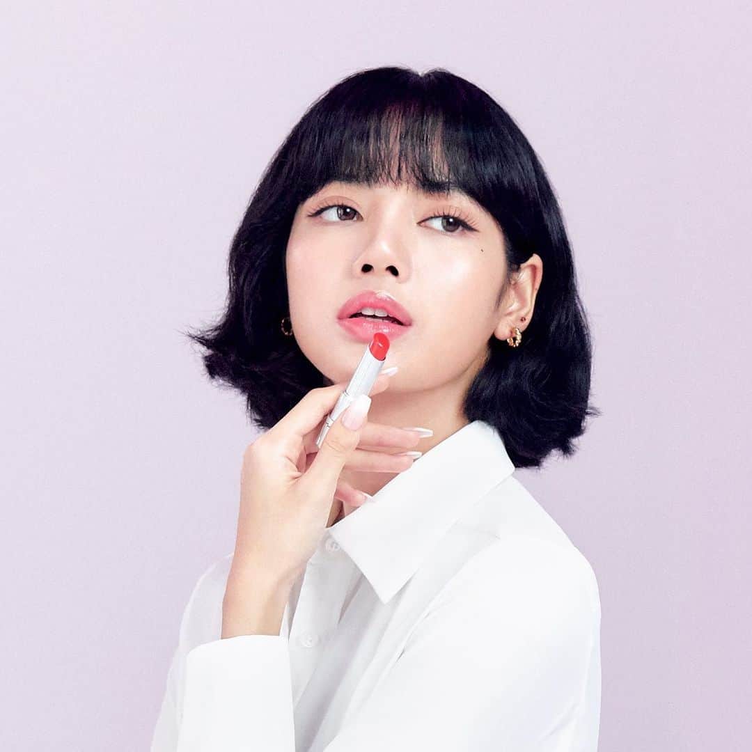 M∙A∙C Cosmetics Japanさんのインスタグラム写真 - (M∙A∙C Cosmetics JapanInstagram)「【SNS限定キャンペーン第3弾！】 M·A·C のグローバル ブランド アンバサダーにLISAが就任したことを記念し、「M·A·C オフメイク セット」を抽選で2名様にプレゼント🌟 ㅤ 応募期間:  2020年11月20日(金) ～ 2020年11月29日(日)23:59 ㅤ 🎁プレゼントアイテム(画像2枚目) 「M·A·C オフメイク セット」 ・#170 シンセティック ラウンド スラント ブラシ (現品) ・M∙A∙C プレップ プライム リップ (現品) ・キーチェーンミラー ㅤ 応募方法: ①Instagramもしくは、TwitterのMAC公式アカウントをフォロー ➁本日11月20日(金) 午後12時に投稿した告知ポストを指定ハッシュタグをつけてリポスト（再投稿）。 #MACLovesLisa #MACGlowPlay #MACオフメイク ③投稿する際に、「オフの日のメイクに使いたい、グロー プレイ リップ バームのカラーと、その理由」のコメントを記入で応募完了となります ㅤㅤㅤ 締め切りは11月29日(日)23:59までとなります ㅤㅤㅤ ※当選のお知らせはDMからお送りさせて頂きます ※非公開アカウントの方は不参加になります ※応募規約はこちらからご確認ください https://bit.ly/3o5qQqM」11月20日 12時01分 - maccosmeticsjapan