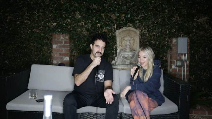 アリソン・ワンダーランドのインスタグラム：「Okay I’m finally addressing the bellybutton conspiracy」