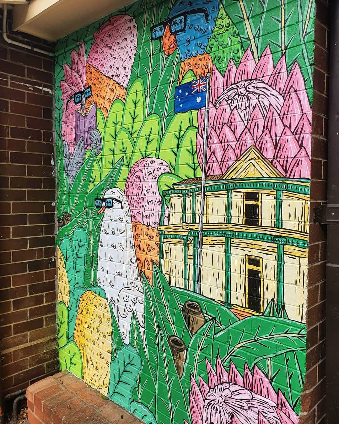 MULGAさんのインスタグラム写真 - (MULGAInstagram)「Painted a couple of murals with the students at @trinity_grammar_school last week. This is one of the murals.⁣ ⁣ #mulgatheartist #muralart #schoolmural #australianart #australianartist #trinitygrammar #schoolmurals #schoolmuralartist #trinitygrammarschool」11月20日 6時34分 - mulgatheartist