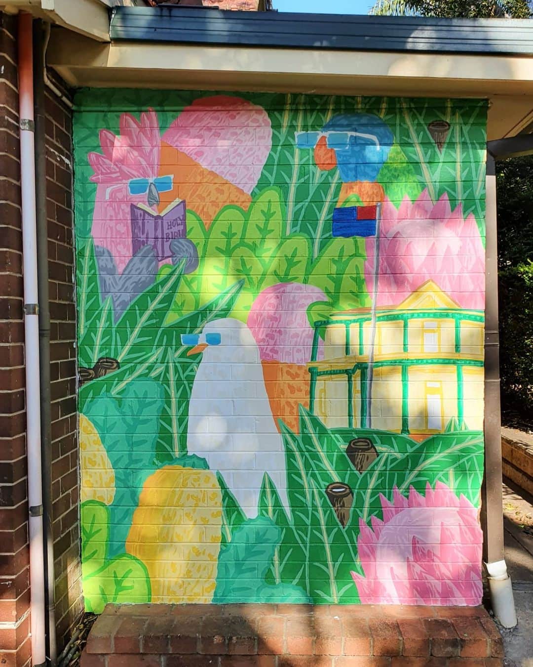 MULGAさんのインスタグラム写真 - (MULGAInstagram)「Painted a couple of murals with the students at @trinity_grammar_school last week. This is one of the murals.⁣ ⁣ #mulgatheartist #muralart #schoolmural #australianart #australianartist #trinitygrammar #schoolmurals #schoolmuralartist #trinitygrammarschool」11月20日 6時34分 - mulgatheartist