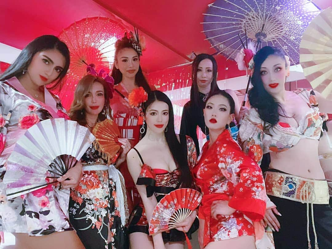 Loxyさんのインスタグラム写真 - (LoxyInstagram)「kimono dancers! おはようございます!今夜はミラノ！今週の金土日にいますよ！ 😷してあそびきてくださいね♥  ⌚dance time 24:30~5:00 entrance￥1000/1drink  @yokohama.nightclub 💃🏿💃💃🏿everynight dancing!🎉 @tokyopartytime_japanesedancers  ※🍽️Food menu￥500〜 🍗🍕🥗🌯🥙🍟🍖🍿🧀🌭 👳🧕🕌Sisha￥2000  ♪hiphop ,reggae,african,edm,latin,danceclassic,newjackswing,house,70'S〜all mix  ※時間はずれこむこともあり！ 早めにいくので声かけてね❤ 日本🇯🇵のサラリーマンのみなさま、😷してあそびきてね！ スタッフも全員😷着用!  換気対策も万全！空気清浄機フル稼働！ 検温🌡️＆消毒🙌💧も実施中!  Please wear a mask for all customers！  All the staff wear masks!  Ventilation measures, We also measure temperature and disinfect.  We have staff who can speak 🆗English, Spanish, Urdu, Turkish, Swahili and Filipino.  💃💃💃💃💃💃💃💃💃💃💃💃💃💃💃💃💃💃💃💃💃🏿💃💃💃💃💃💃💃💃💃💃💃 #関内 #着物 #和服  #シーシャ #シーシャバー #シーシャカフェ #水たばこ #ゴーゴーダンサー#showdancer #gogodancer#poledanacer #followme#liker #likes #likeall #likealways」11月20日 7時26分 - dancerloxy