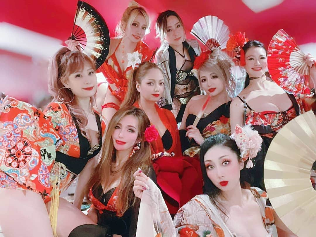 Loxyさんのインスタグラム写真 - (LoxyInstagram)「kimono dancers! おはようございます!今夜はミラノ！今週の金土日にいますよ！ 😷してあそびきてくださいね♥  ⌚dance time 24:30~5:00 entrance￥1000/1drink  @yokohama.nightclub 💃🏿💃💃🏿everynight dancing!🎉 @tokyopartytime_japanesedancers  ※🍽️Food menu￥500〜 🍗🍕🥗🌯🥙🍟🍖🍿🧀🌭 👳🧕🕌Sisha￥2000  ♪hiphop ,reggae,african,edm,latin,danceclassic,newjackswing,house,70'S〜all mix  ※時間はずれこむこともあり！ 早めにいくので声かけてね❤ 日本🇯🇵のサラリーマンのみなさま、😷してあそびきてね！ スタッフも全員😷着用!  換気対策も万全！空気清浄機フル稼働！ 検温🌡️＆消毒🙌💧も実施中!  Please wear a mask for all customers！  All the staff wear masks!  Ventilation measures, We also measure temperature and disinfect.  We have staff who can speak 🆗English, Spanish, Urdu, Turkish, Swahili and Filipino.  💃💃💃💃💃💃💃💃💃💃💃💃💃💃💃💃💃💃💃💃💃🏿💃💃💃💃💃💃💃💃💃💃💃 #関内 #着物 #和服  #シーシャ #シーシャバー #シーシャカフェ #水たばこ #ゴーゴーダンサー#showdancer #gogodancer#poledanacer #followme#liker #likes #likeall #likealways」11月20日 7時26分 - dancerloxy