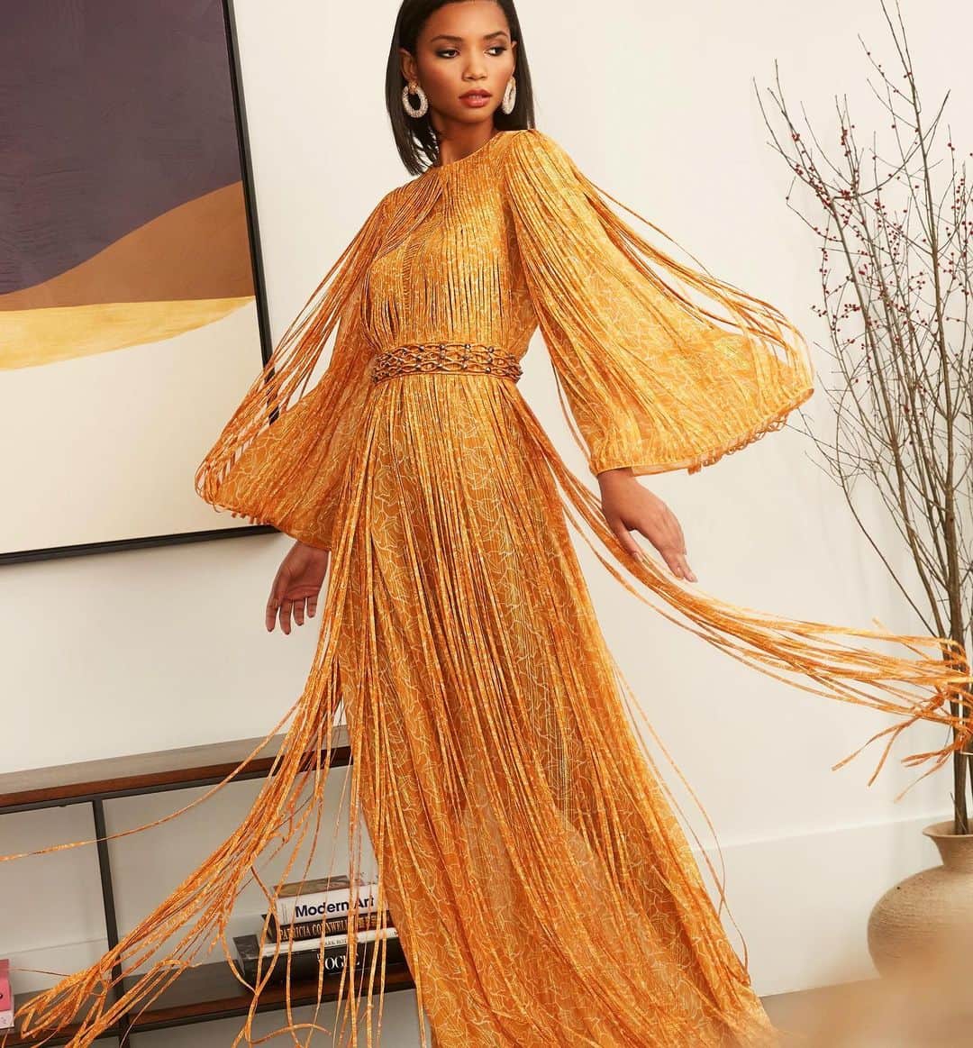 サッチン+バビのインスタグラム：「Introducing Calista...what more can we say? #sachinandbabi, #stunner, #holidaystyle, #entertainingathome, #itdress, #celebrate」