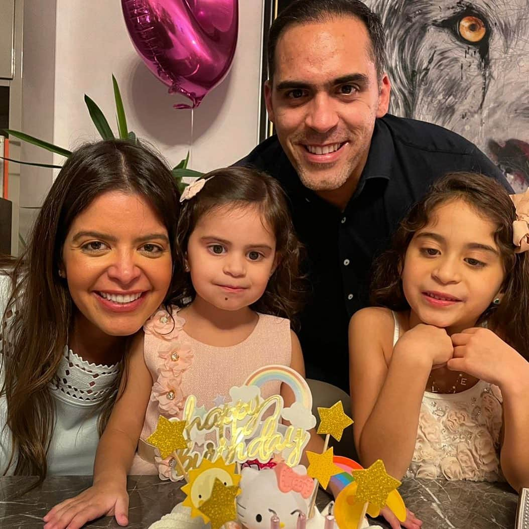 パストール・マルドナドのインスタグラム：「Feliz cumpleaños para mi princesa menor #valentina 🎂 🕯 🕯 🕯 #happybirthday #felizcumpleaños #hija #daughter #familia #family」