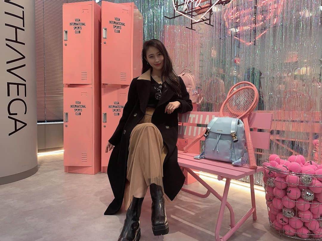 長沼南帆のインスタグラム：「...Samantha Thavasa...﻿ 展示会へ! ﻿ Samantha Vegaの世界観好き🥰﻿ SS2021も素敵でした♥️﻿ ﻿ ﻿ ﻿ ﻿ ﻿ ﻿ ﻿ ﻿ ﻿ #黒髪　#黒髪ロング　#rq #レースクイーン　#memory #黒髪ロングストレート　#秋　#秋服　#脚長コーデ　#supergt #スーパーgt #撮影会 #rq撮影会　#wing #wing撮影会　#Ktunesracing #gt300﻿ #samanthathavasa #samanthavega #サマンサタバサ #サマンサベガ #kawaii #pink #ss2021 #winterfashion #冬コーデ #redyazel」