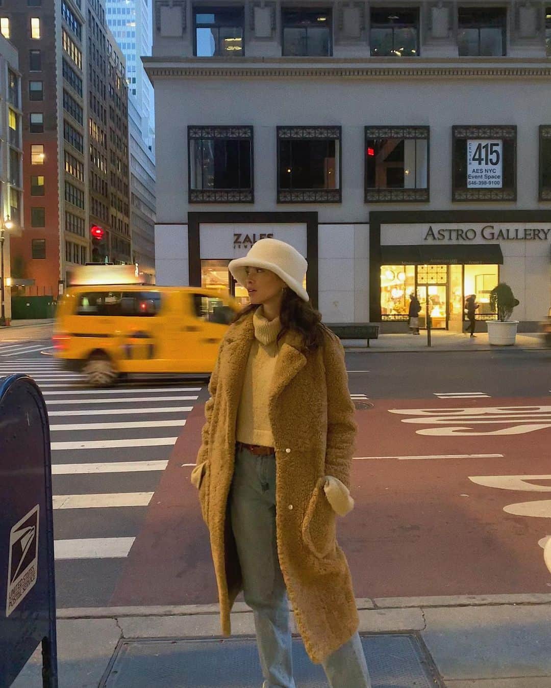 ギーザ・ラガースさんのインスタグラム写真 - (ギーザ・ラガースInstagram)「Brrrrr it’s cold in here ❄️🧸」11月20日 8時08分 - gizawiza