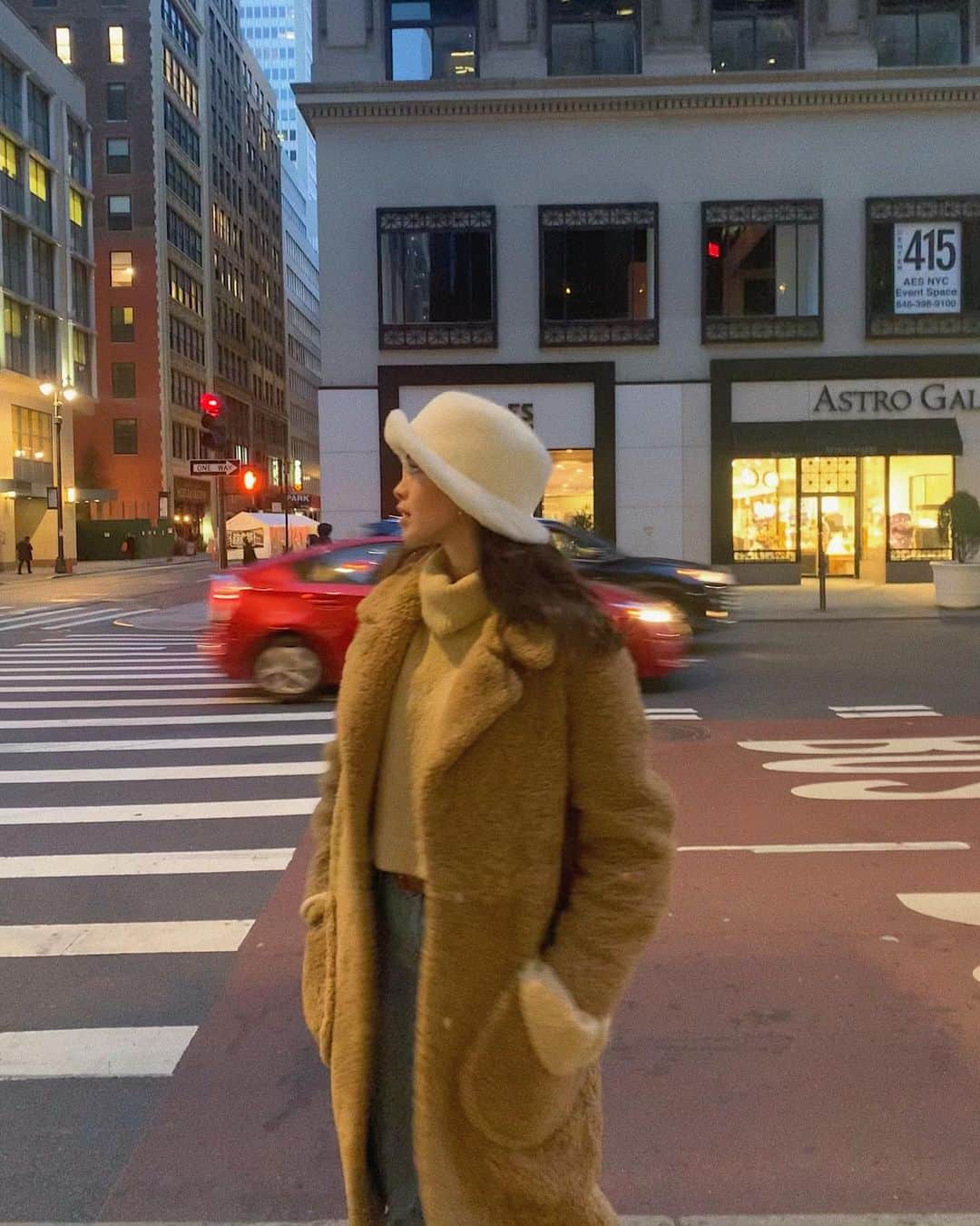 ギーザ・ラガースさんのインスタグラム写真 - (ギーザ・ラガースInstagram)「Brrrrr it’s cold in here ❄️🧸」11月20日 8時08分 - gizawiza