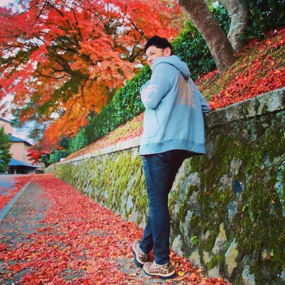 宮田麺児のインスタグラム：「綾部と与謝野 最高の写真と 最高のデザインありがとう」