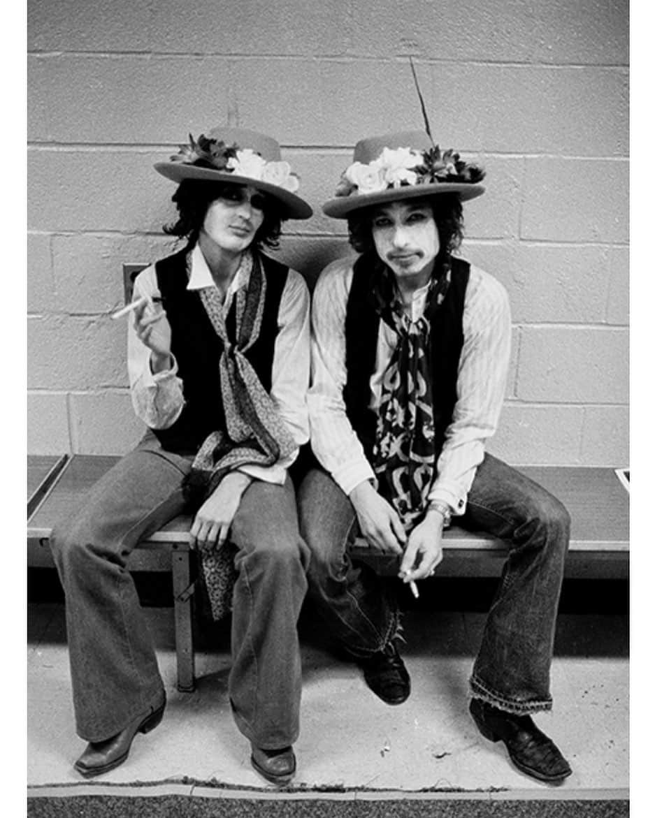 Karen Oさんのインスタグラム写真 - (Karen OInstagram)「Obsessed and will continue to be  #rollingthunderrevue #joanandbobby  🤍🖤 shot by #kenregan」11月20日 8時21分 - ko