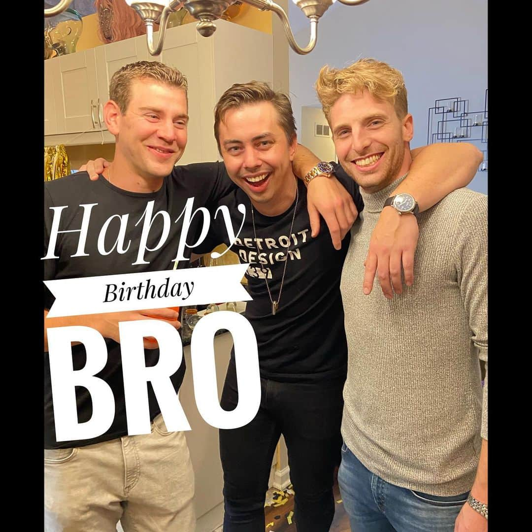 ダニエル・イートンのインスタグラム：「Happy Birthday Bro. We always manage to get a photo like this! Cheers to many more. Welcome to 28. 🎉😎」