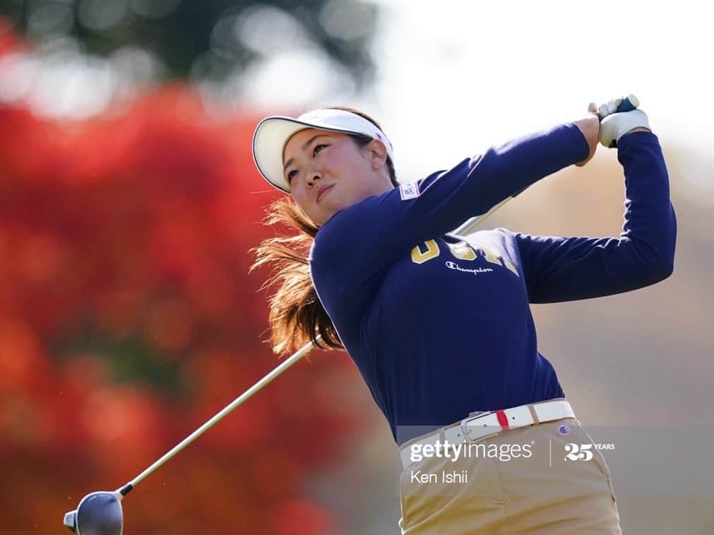 ケーシー・コモトのインスタグラム：「2020 Castrol Ladies ☑️  Not my best golf and always painful to miss the cut by one stroke but still lots of positives to take away from the week! ✨  This was also the final Step Up tour game of 2020! Although it was short season, I’m so grateful to have had tournaments to play in! Thank you so much to the sponsors and volunteers who made it possible! 💕  Because of the decreased amount of tournaments this year, 2020 and 2021 were merged into one season so my status will stay the same for next year. However, for some tournaments next year, both the JLPGA and step up tour will increase the field size. For those extra spots, there is a mini QT next week! Wish me luck! 🥰💪🏼🏌🏻‍♀️ ~~~~~~~~~~~~~~~~~~~~~~~~~~~~~~~~~  カストロールレディースが終了しました。私は一打足りずに予選落ちという結果になりました。すごく悔しいですが、これも成長に必要な経験と受け取りたいと思います。✨  コロナの影響で試合数は減ってしまいましたが、今年のシーズンも無事に終わりました。 この様な大変な時期に大会を開催して下さったスポンサーの皆様やボランティアの方々、本当にありがとうございました！💕  来週は増枠予選会があります。万全の準備で試合に挑み、ベストを尽くしたいと思います！🥰💪🏼🏌🏻‍♀️ • • • #ゴルフ #女子プロ #プロゴルファー #長寿の里 #チャンピオンゴルフ #championgolf #paramountbed #alohastandard #masdagolf」