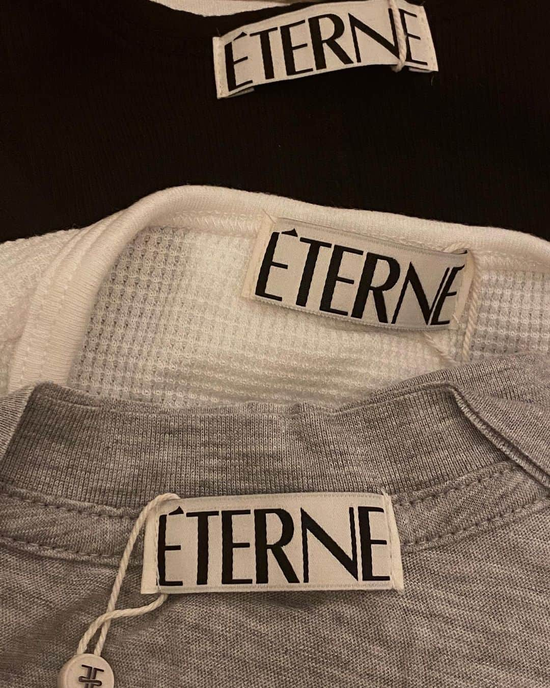 ロージー・ハンティントン＝ホワイトリーさんのインスタグラム写真 - (ロージー・ハンティントン＝ホワイトリーInstagram)「Perfect T’s @eterne #gift」11月20日 8時37分 - rosiehw