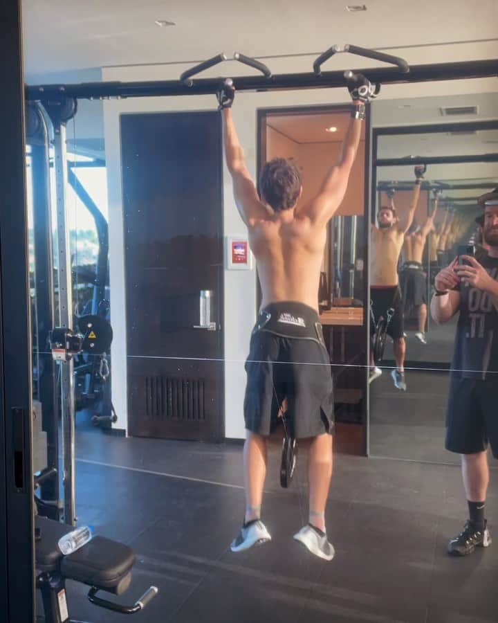 ゼッドのインスタグラム：「making progress 💪」