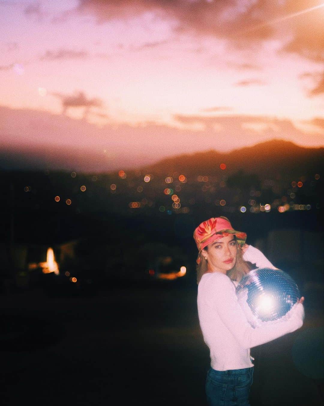 Amanda Kutakaのインスタグラム：「coconut girl in a high fashion world. hi. hello. 🤙 playing with one of my oldest friends, @hayleehoku.」