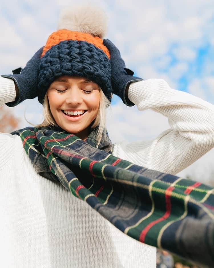 ライナ・ローソンのインスタグラム：「cozy season 💫」