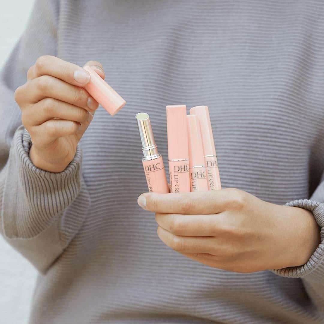DHC Skincareさんのインスタグラム写真 - (DHC SkincareInstagram)「PSA: Lip care is skincare 😘  We spend so much time (and money!) on cleansers, moisturizers, masks, and serums on our faces, but what about your lips? Lip Cream is an ultra-moisturizing lip balm infused with botanicals to hydrate, soothe and protect lips from everyday environmental stresses. Your lips will thank you.  Gift a friend - or treat yourself - to our Lip Cream bundle on DHCcare.com via link in bio ☝️」11月20日 9時10分 - dhcskincare