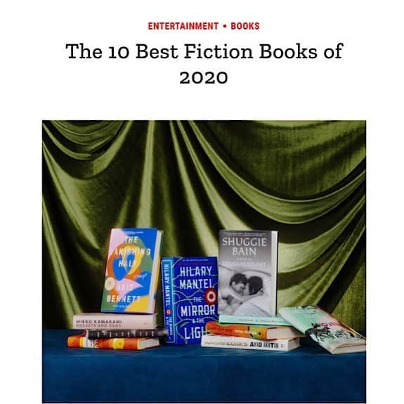 のインスタグラム：「・  Breasts and Eggs is one of  @time Top 10 Books of 2020.  Great translation by David Boyd and  @sambett 🥰 Thank you for all who read it. ・ 米TIME誌が選ぶ今年のベスト10冊に 『夏物語』が選ばれました。 素晴らしい翻訳は、 デイヴィッド・ボイドとサム・ベット。 読んでくださったすべての皆様に 心から感謝します。 気になる本がありましたらぜひ地元書店で。 本当に有難う。  #miekokawakami#川上未映子」