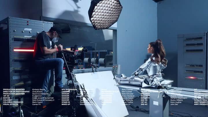 Alfredo Floresのインスタグラム：「end credits 🎥🎬 34+35」