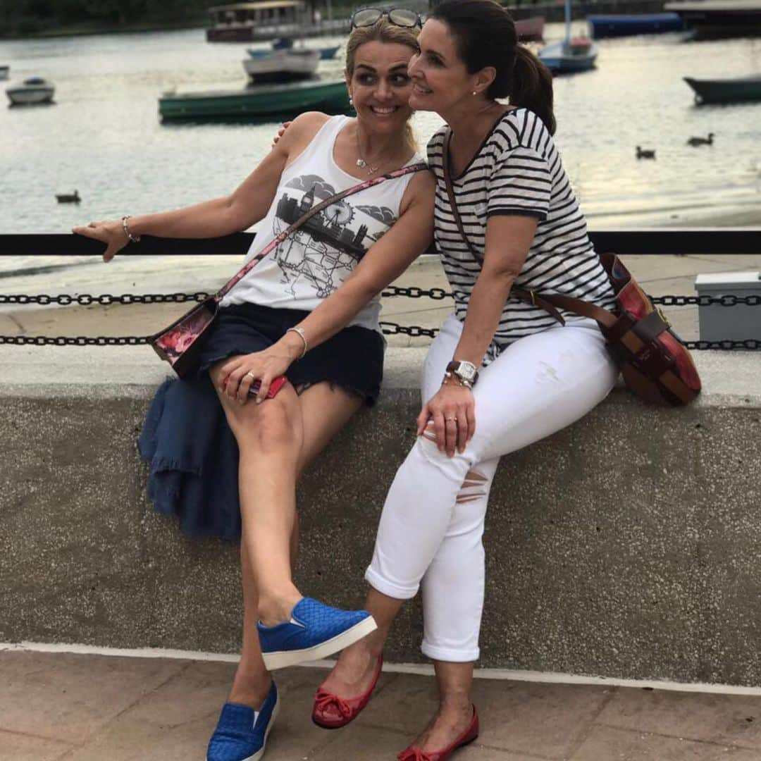 ファチマ・ベルナルデスのインスタグラム：「#TBT de uma viagem deliciosa em que eu e meu trio ficamos hospedados na casa dessa amiga querida. @andreiabaricelli adora ter os amigos por perto. É leve, divertida. Tenho ótimas recordações desses dias.」