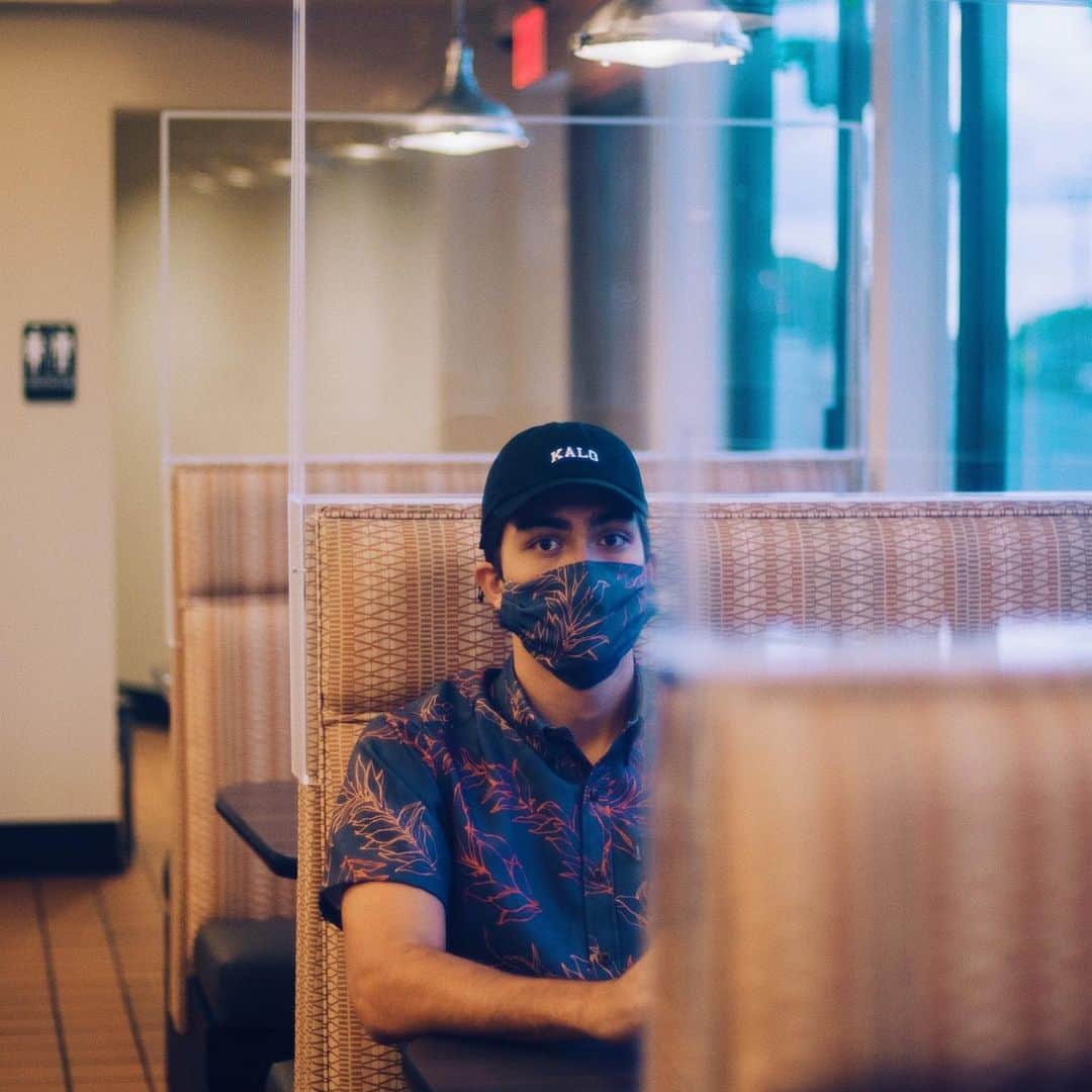 Zippy's Restaurantsのインスタグラム：「Zippy’s x Ari South Hapwai Mask and Kaʻōpua Shirt launching on Zippys.com on Nov. 27 #BlackFriday #NextStopZippys」