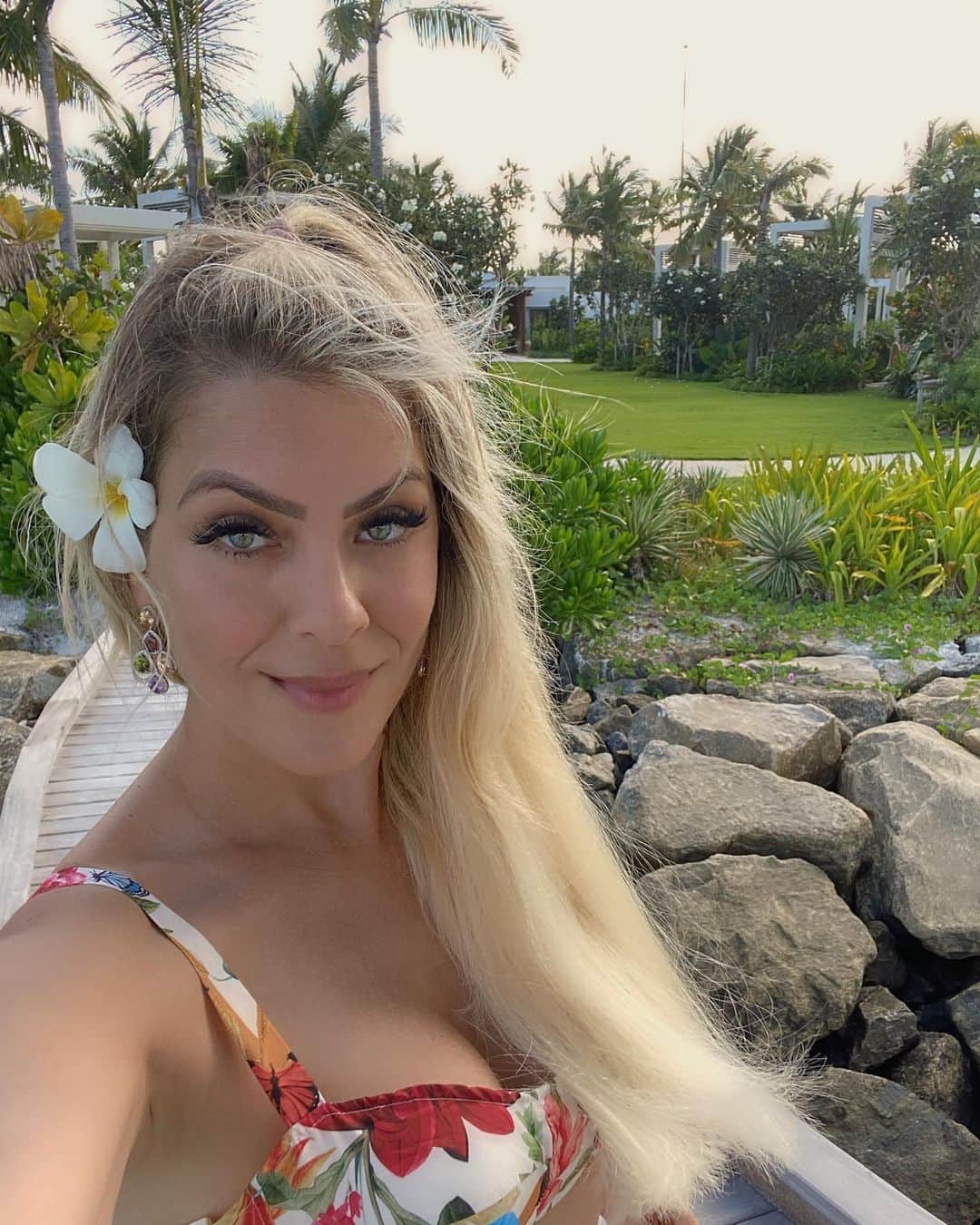 レナータ・ファンのインスタグラム：「#tbt de um dia perfeito! Já que hoje não está favorável falar sobre futebol, uma eliminação nunca é bem digerida, né?! Vamos desviar o foco 😂😂😂」