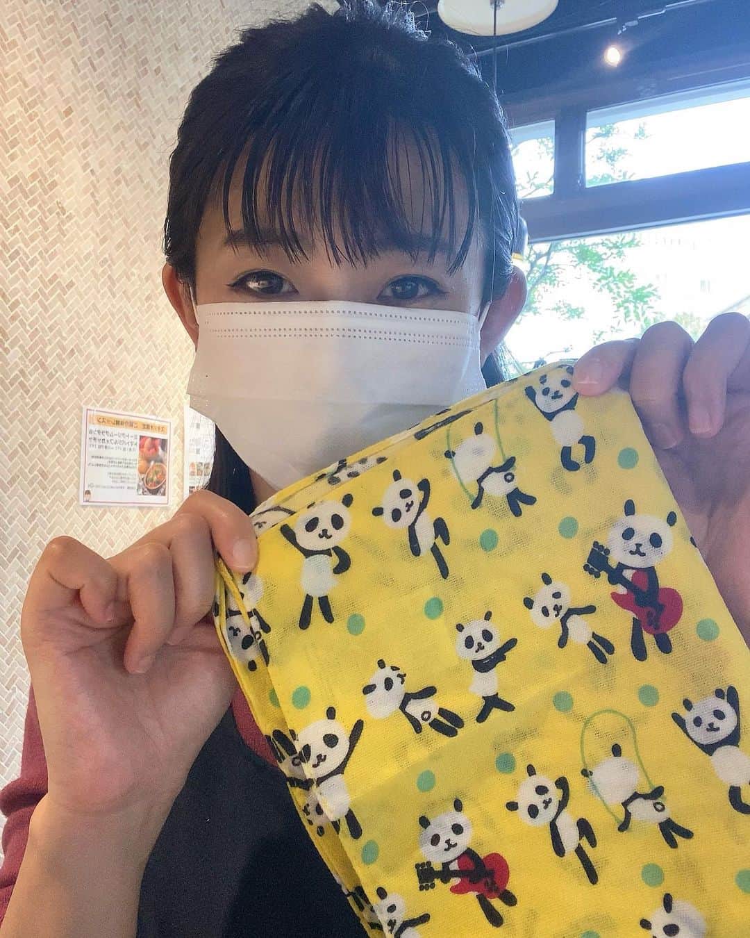 範田紗々さんのインスタグラム写真 - (範田紗々Instagram)「いただいたパンダの布巾、パン教室で大活躍です✨ 生地を発酵させる時に✨ ありがとうございます☺️ #パン教室」11月20日 10時02分 - handa_sasa