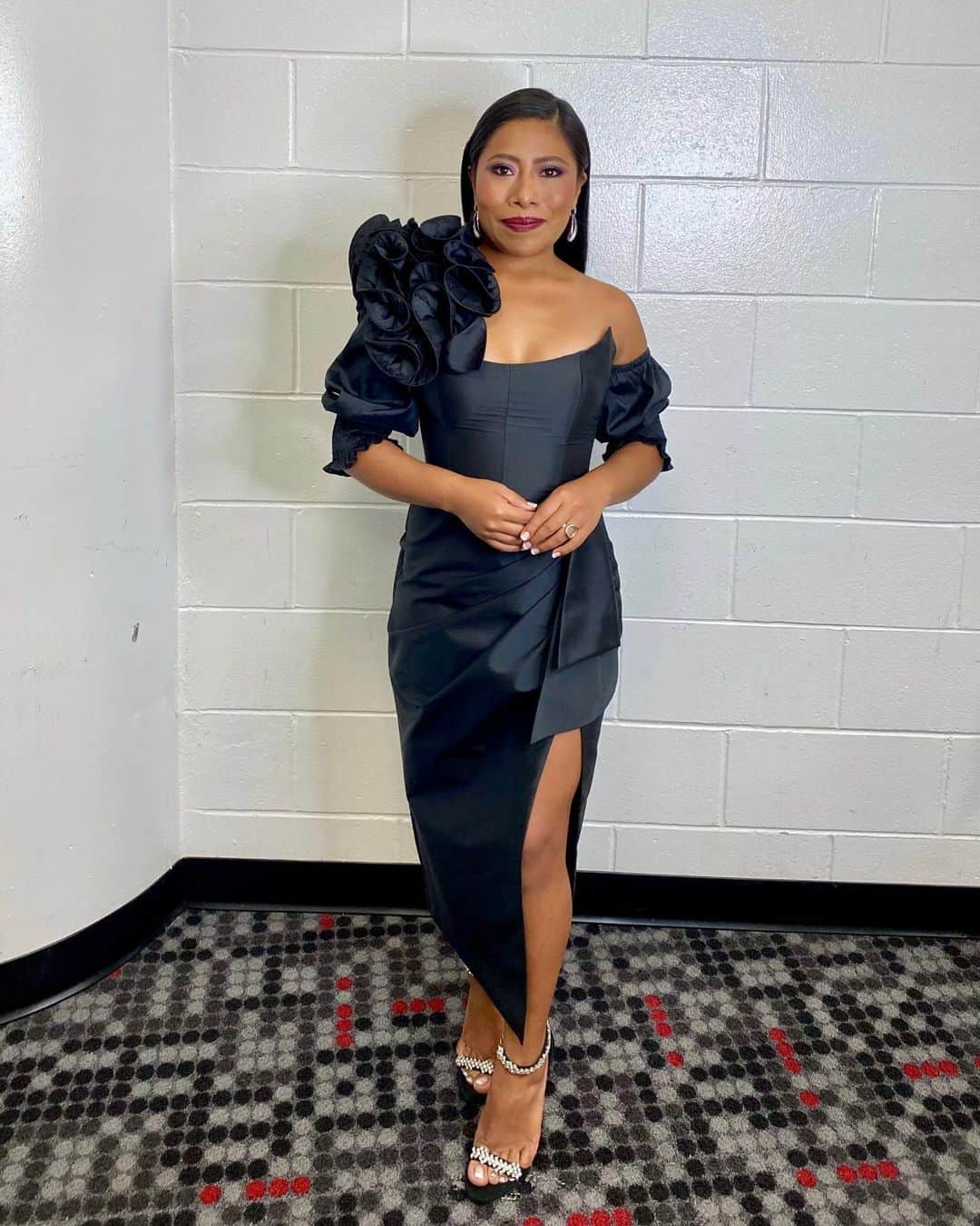 ソフィー・ロペスさんのインスタグラム写真 - (ソフィー・ロペスInstagram)「#Yalitza in #VitorZerbinato 🖤🔥🇧🇷 #latingrammys  Thank-you @vitorzerbinato @giuseppezanotti @pomellato」11月20日 10時13分 - sophielopez