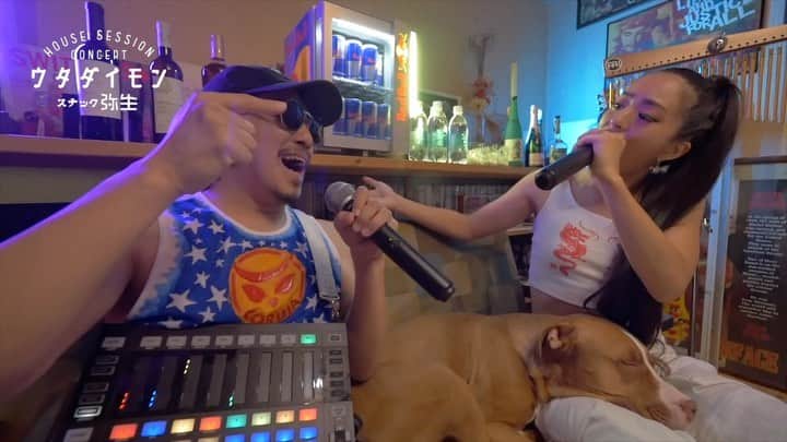 大門弥生のインスタグラム：「ウタダイモン House Session Concert EP.2 with Legend @dozan11 aka三木道三 & @kenken_rize & @makihot ！ ． 第二回目からレジェンド登場！ プレミア公開一緒に観てくれてコメント、投げ銭ありがとう。 ． Big respect to Redbull, 三木楽器, Redhot TV! @redbulljapan @mikidjs @keishiunno  ． 小学校の頃聴いてた曲一緒に歌えてエモすぎた豪華神回！ ケンケンさんのベースもヤバすぎる。。 ． Go to my YouTube Channel! チャンネル登録よろしく🥳 ． #ウタダイモン」