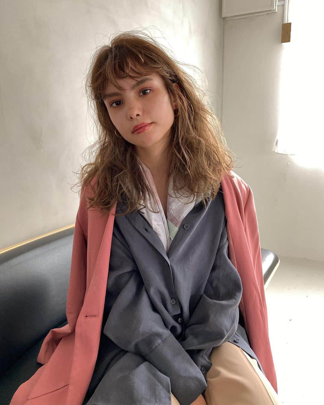 片山良平のインスタグラム：「LONESS collection 2020aw 今日からホームページに公開されました✂︎  『colored day』  今回も可愛く仕上がってます！ 是非、プロフィールURLから ご覧ください。  撮影  @taka_ustes   衣装  @js_relume @kunut__  #loness #2020aw #hairstyle  #collection2020」